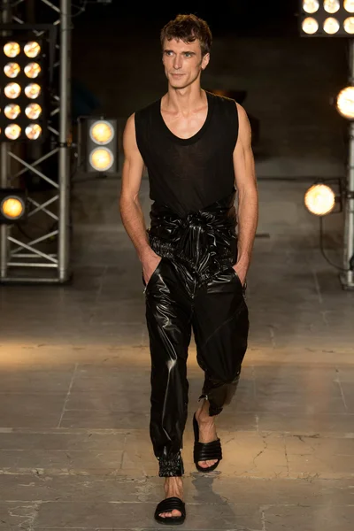 Look 43